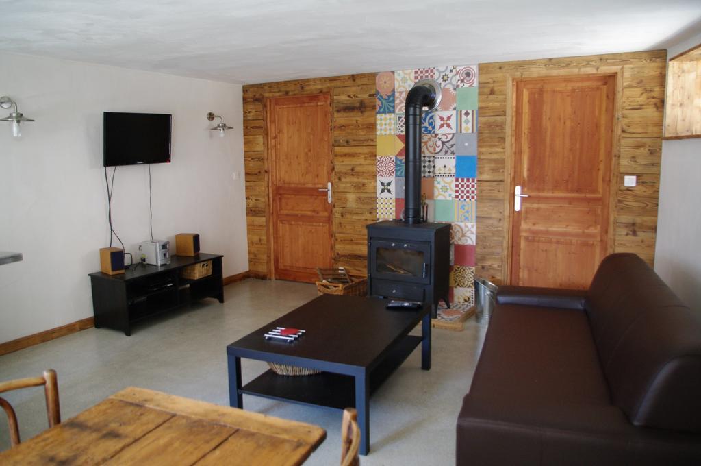 Bozel Appartement Dans Chalet De Montagne חדר תמונה